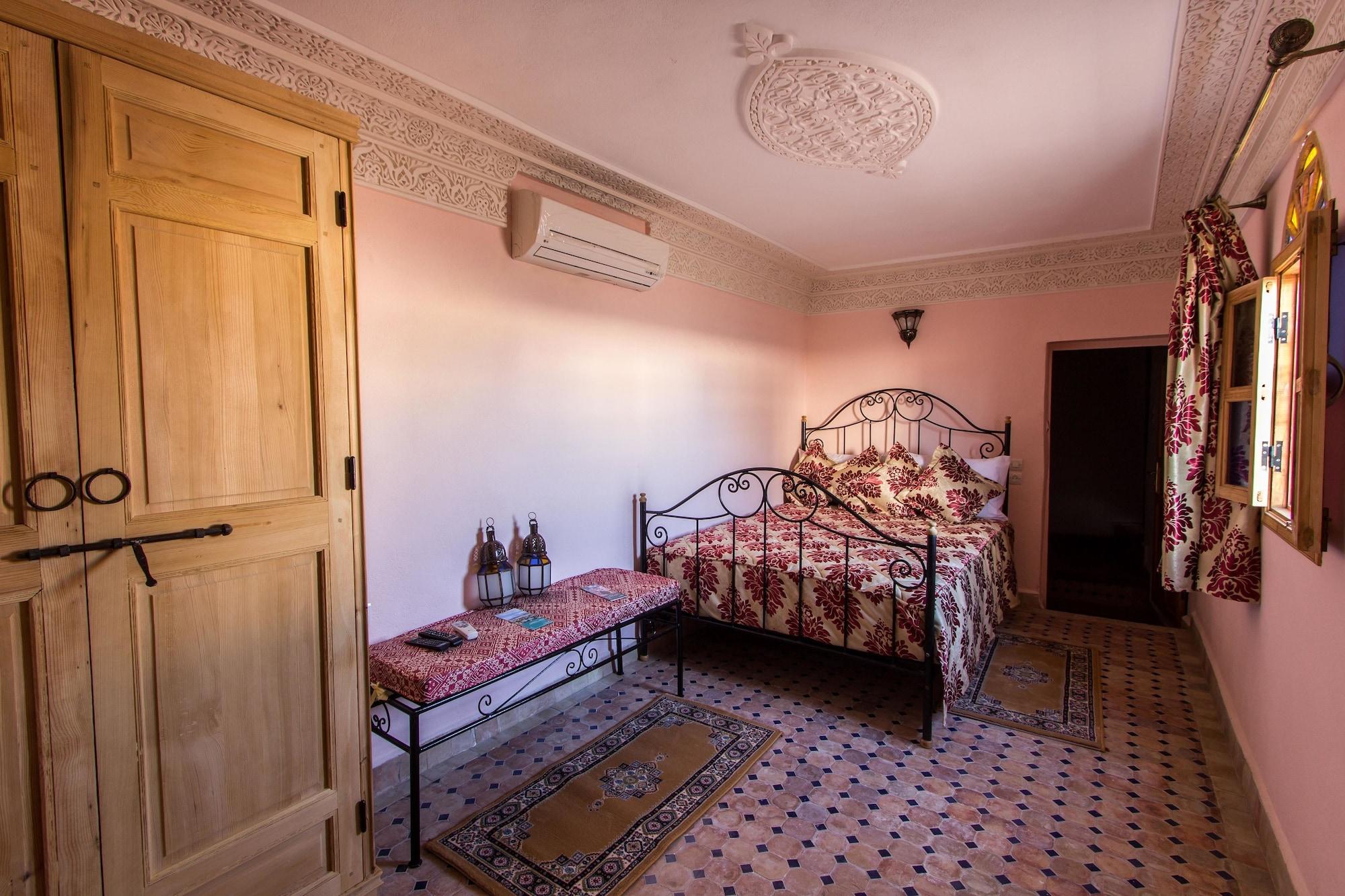 Riad Taryana Fes Luaran gambar