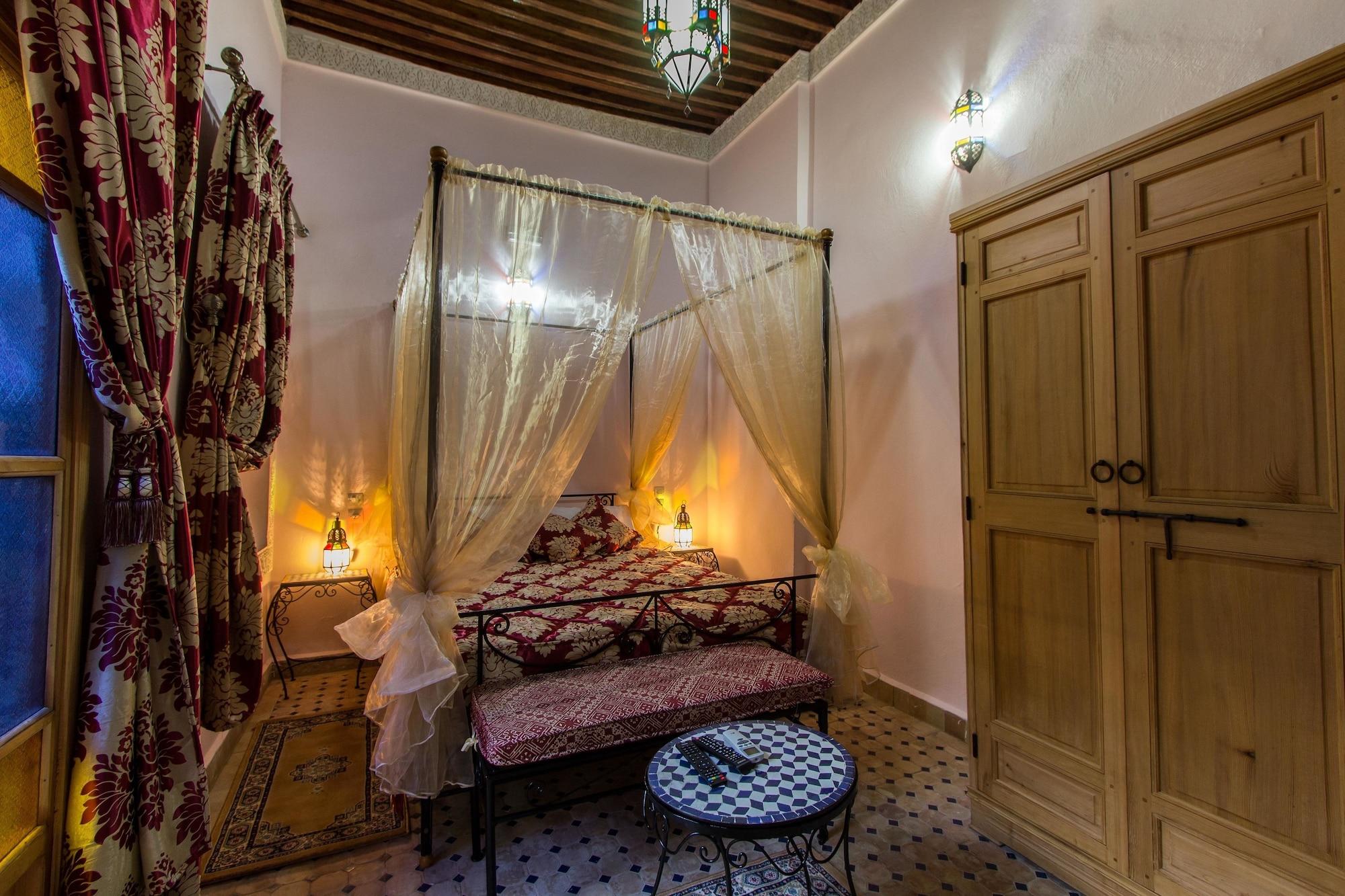 Riad Taryana Fes Luaran gambar
