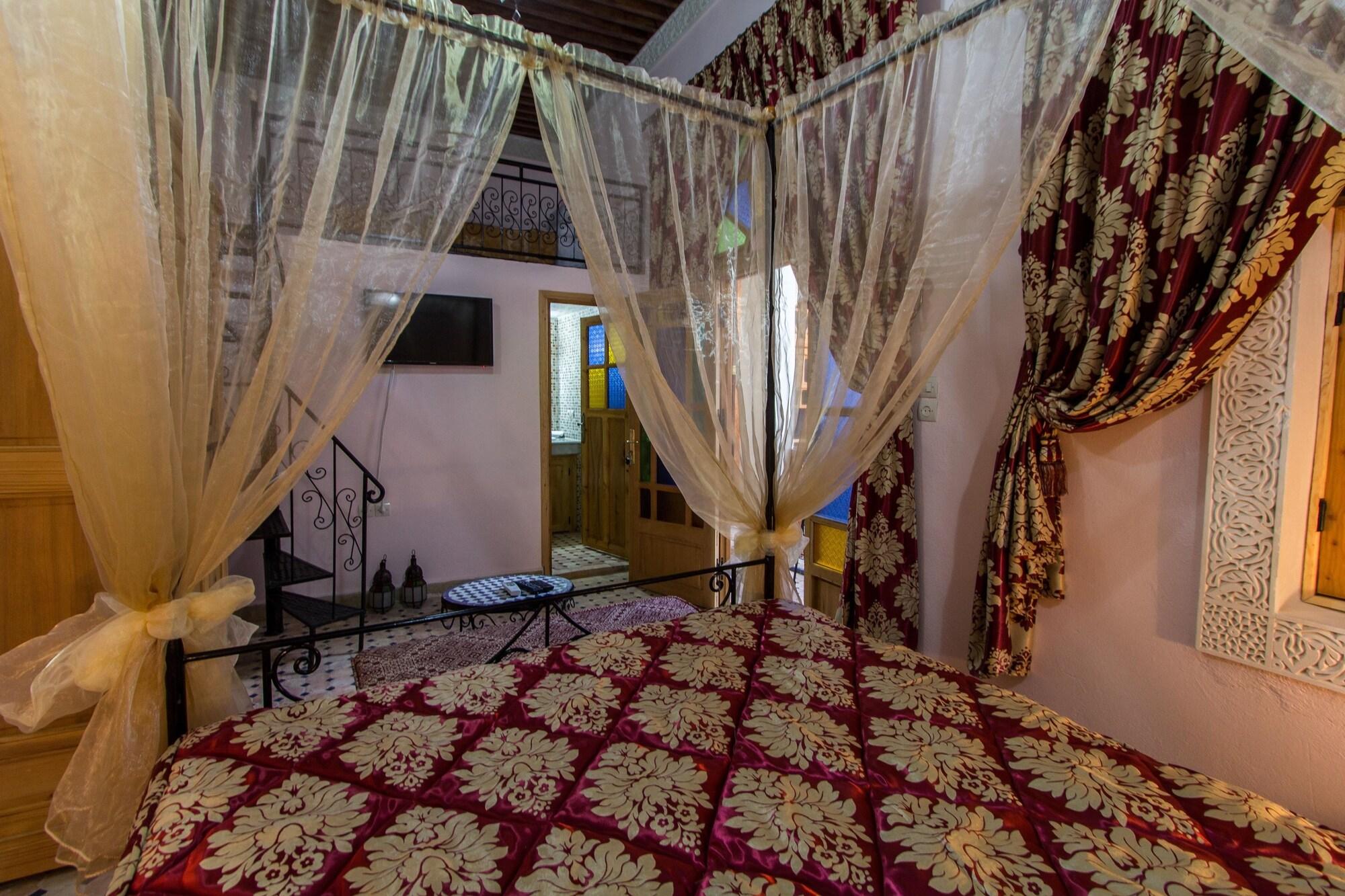 Riad Taryana Fes Luaran gambar