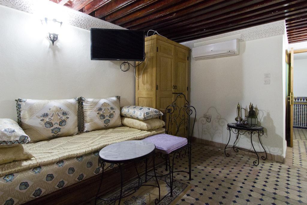 Riad Taryana Fes Luaran gambar