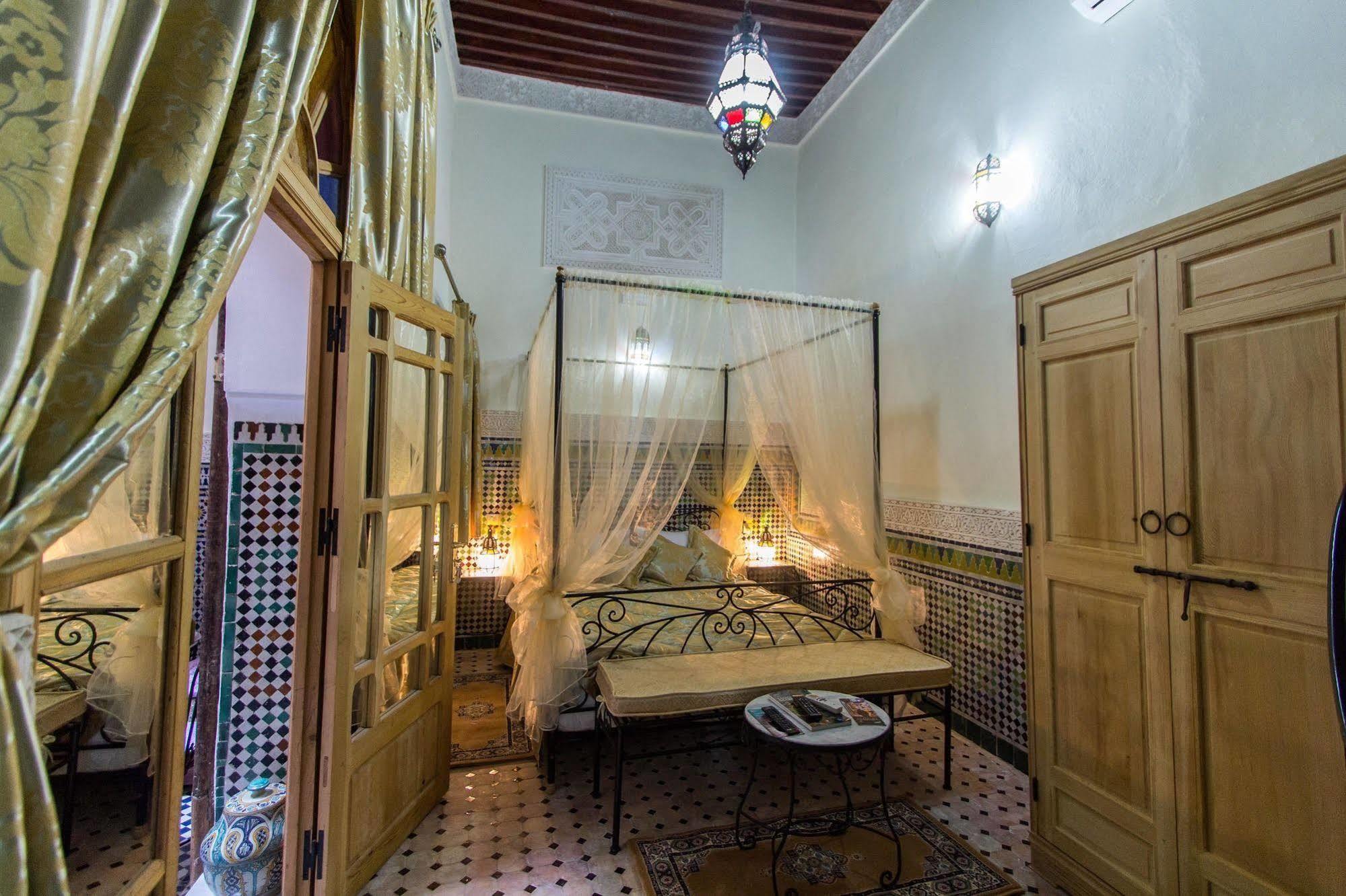 Riad Taryana Fes Luaran gambar